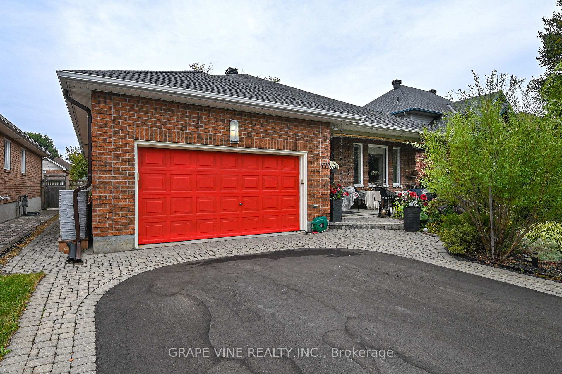 Photo 1 of 777 Rolling River Crescent, Ottawa, Riverside South/Gloucester Glen — HOMEH