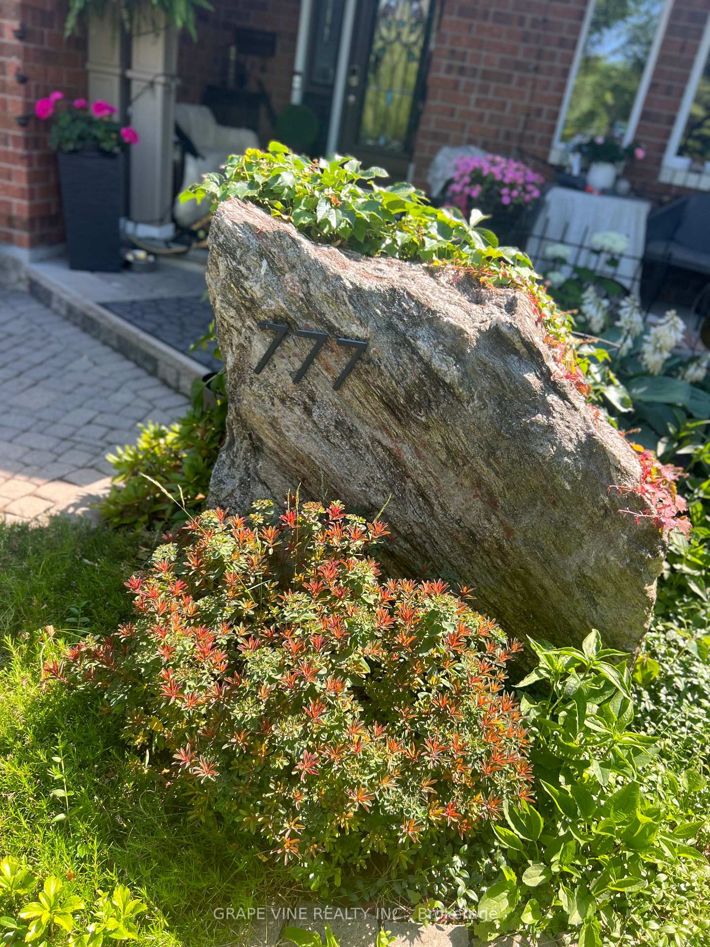 Photo 8 of 777 Rolling River Crescent, Ottawa, Riverside South/Gloucester Glen — HOMEH