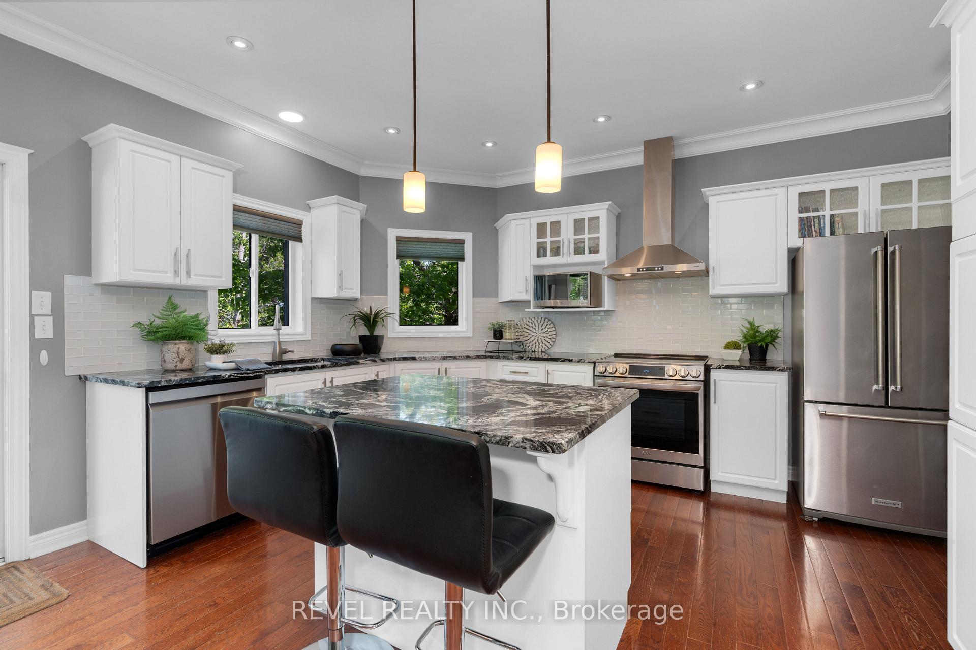 Photo 16 of 34 Allsop Crescent, Barrie, Holly — HOMEH