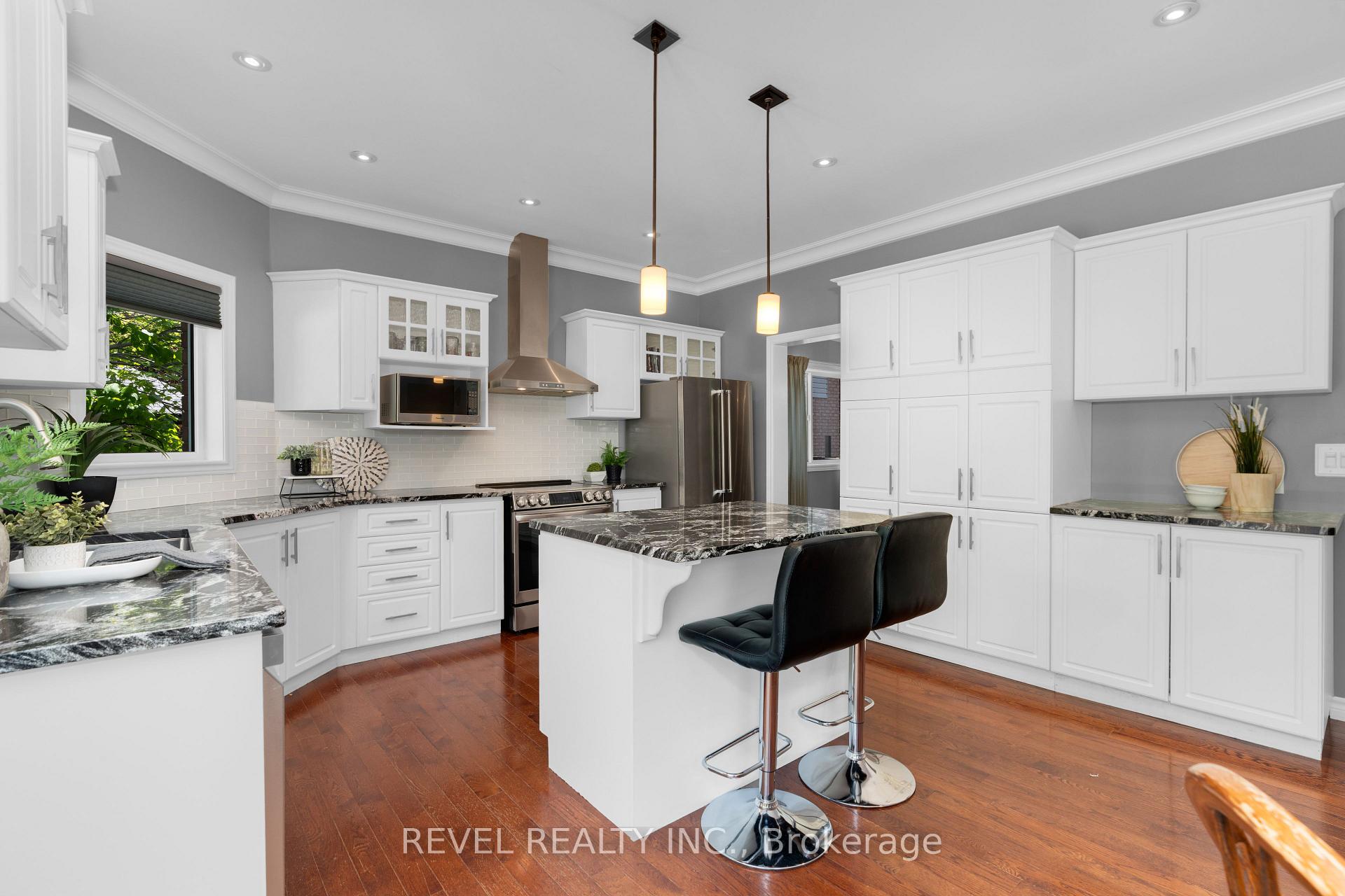 Photo 19 of 34 Allsop Crescent, Barrie, Holly — HOMEH