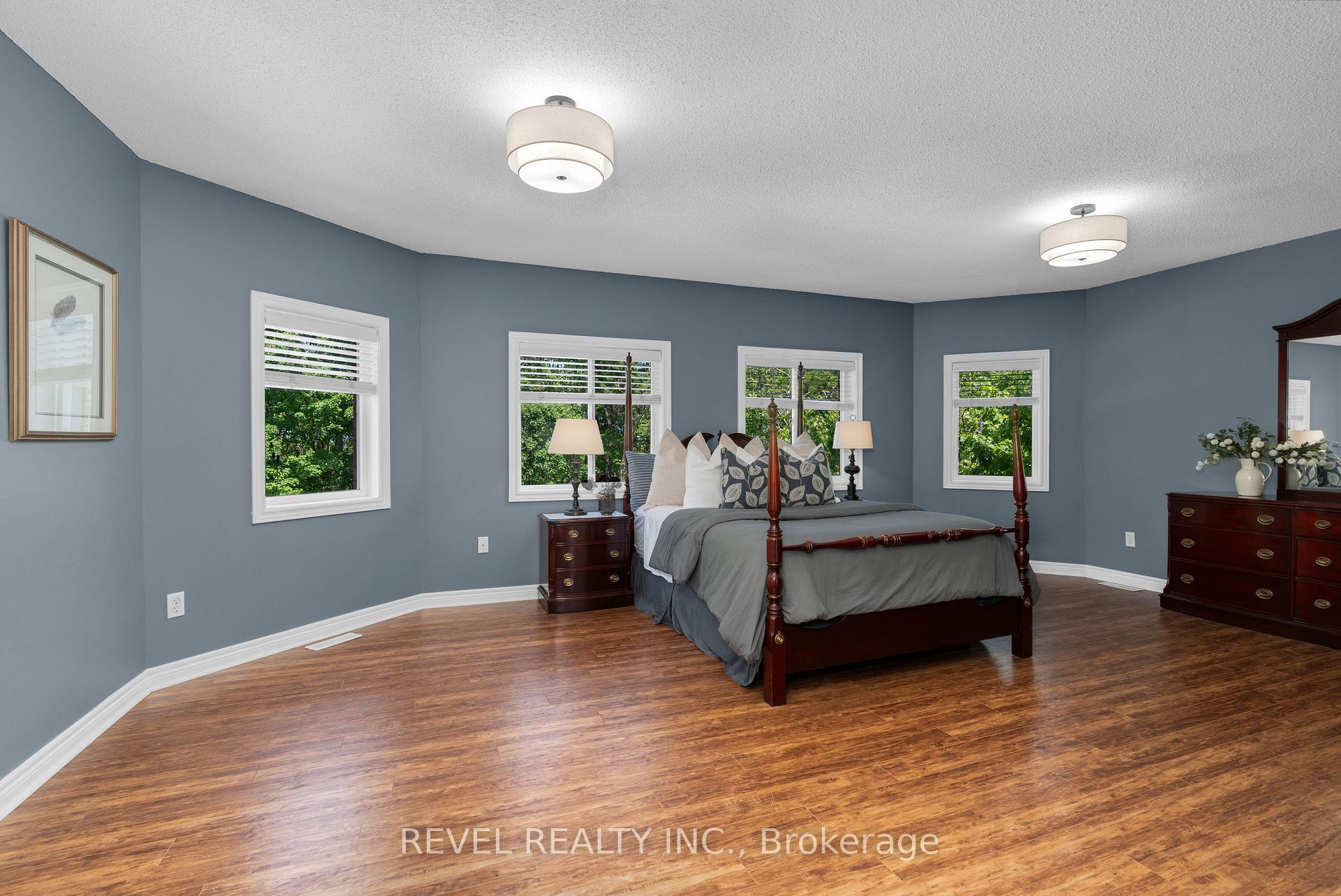 Photo 20 of 34 Allsop Crescent, Barrie, Holly — HOMEH