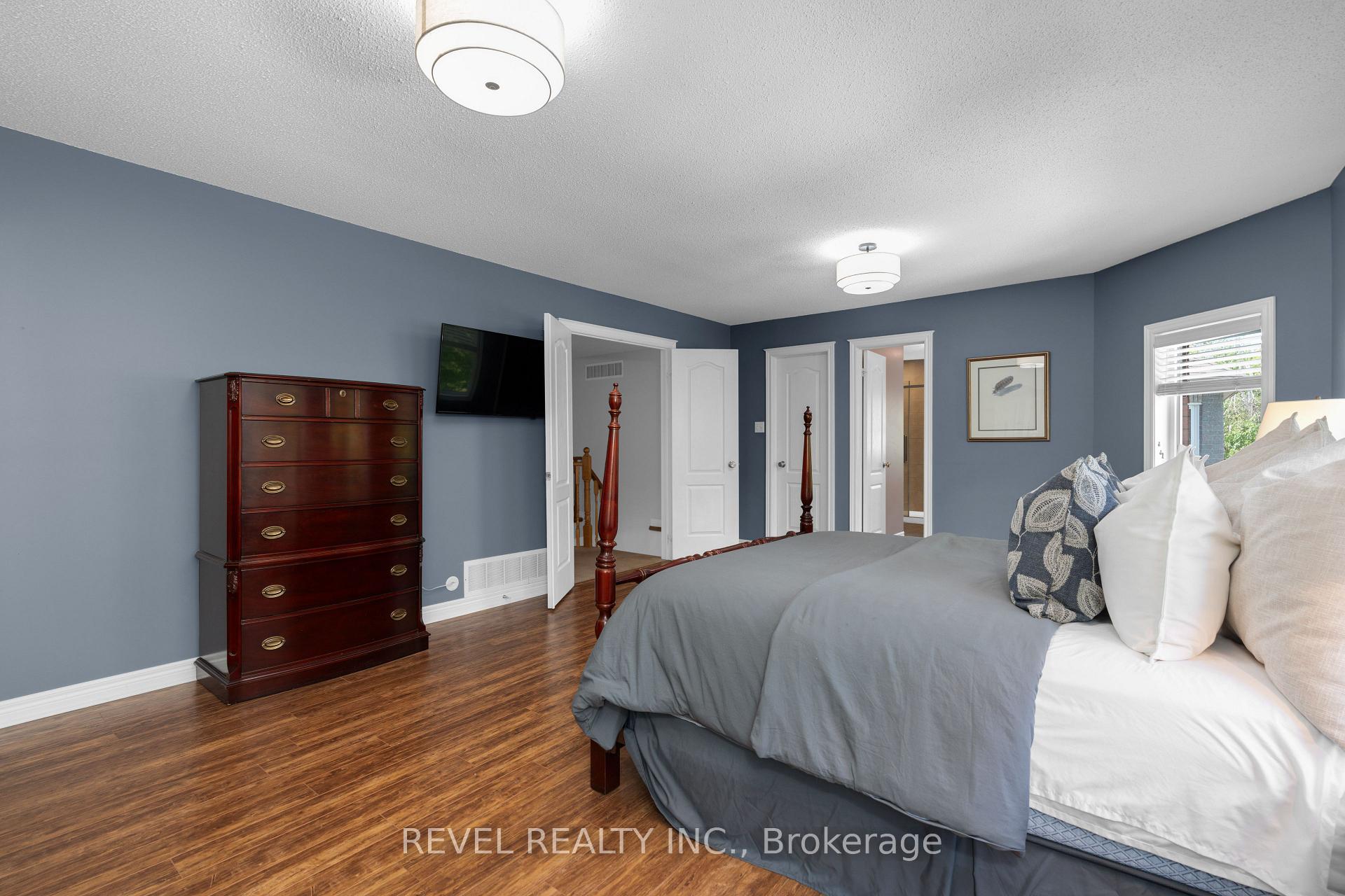 Photo 21 of 34 Allsop Crescent, Barrie, Holly — HOMEH