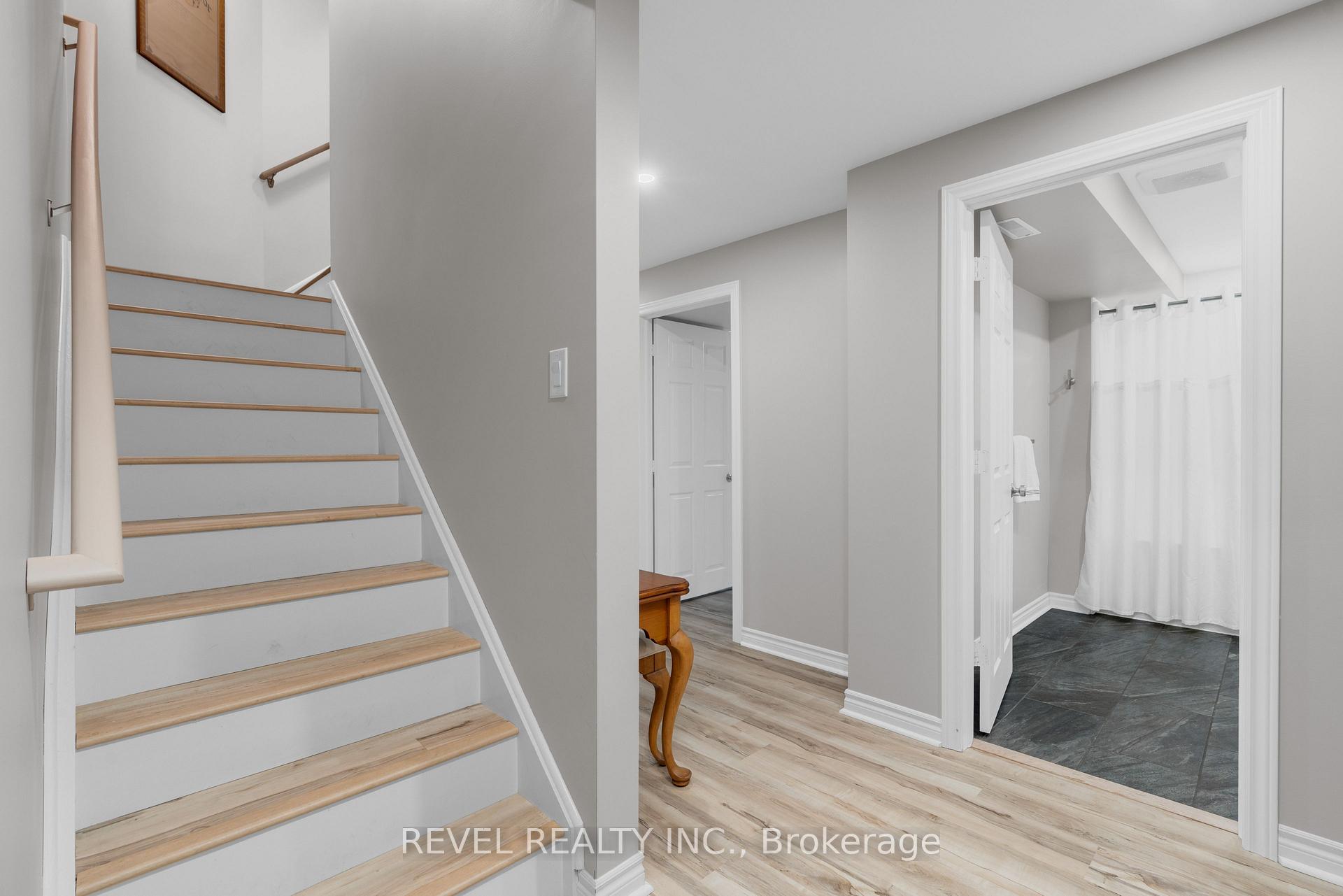 Photo 30 of 34 Allsop Crescent, Barrie, Holly — HOMEH