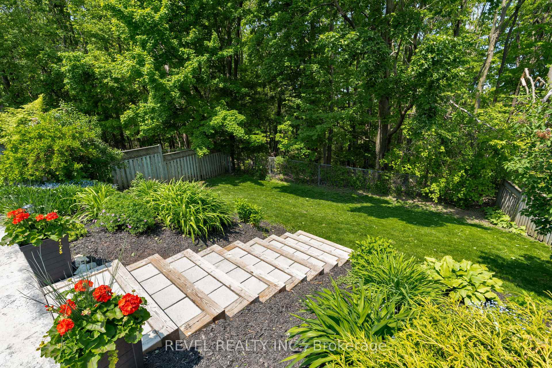Photo 39 of 34 Allsop Crescent, Barrie, Holly — HOMEH