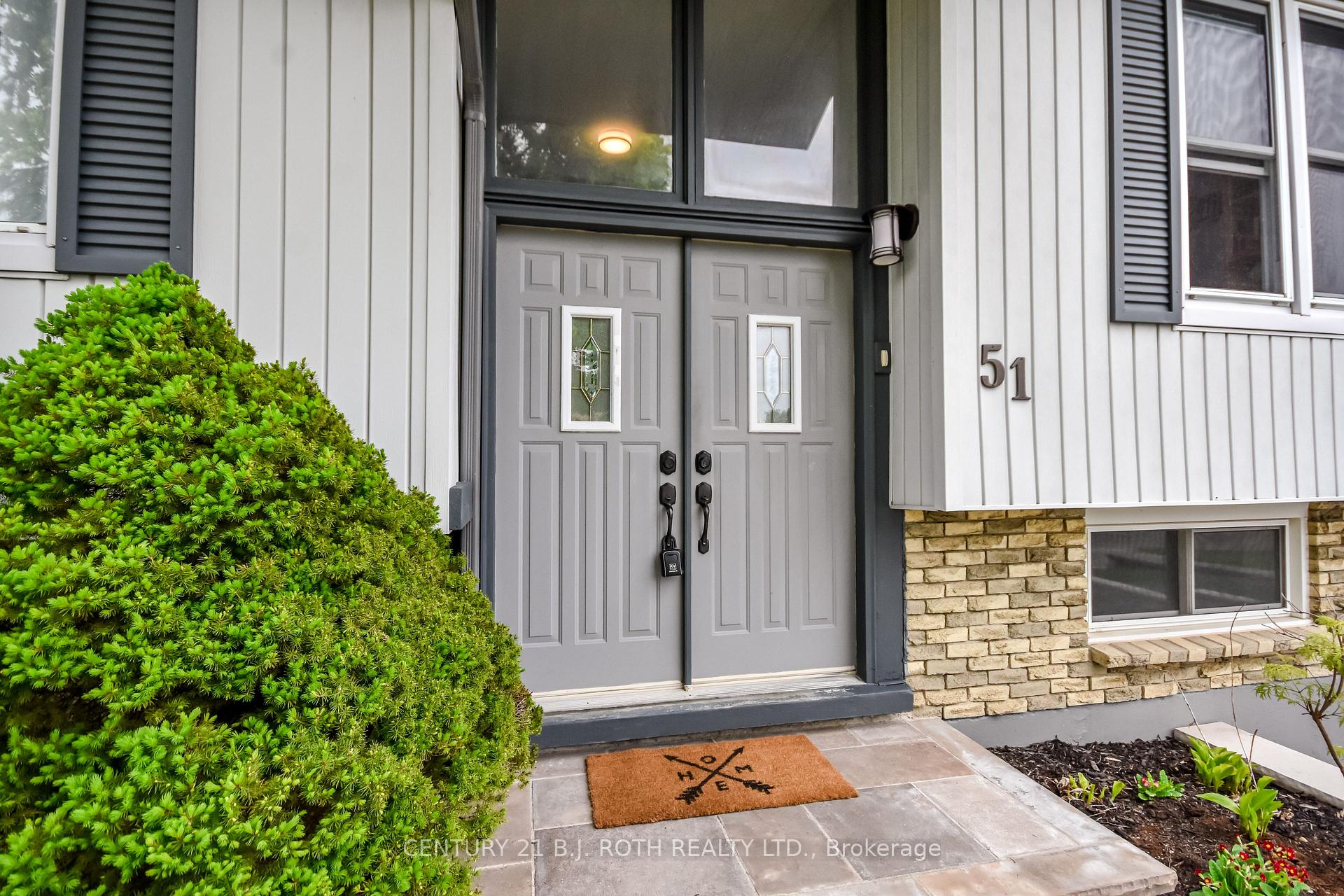 Photo 4 of 51 Heather Street, Barrie, Sunnidale — HOMEH