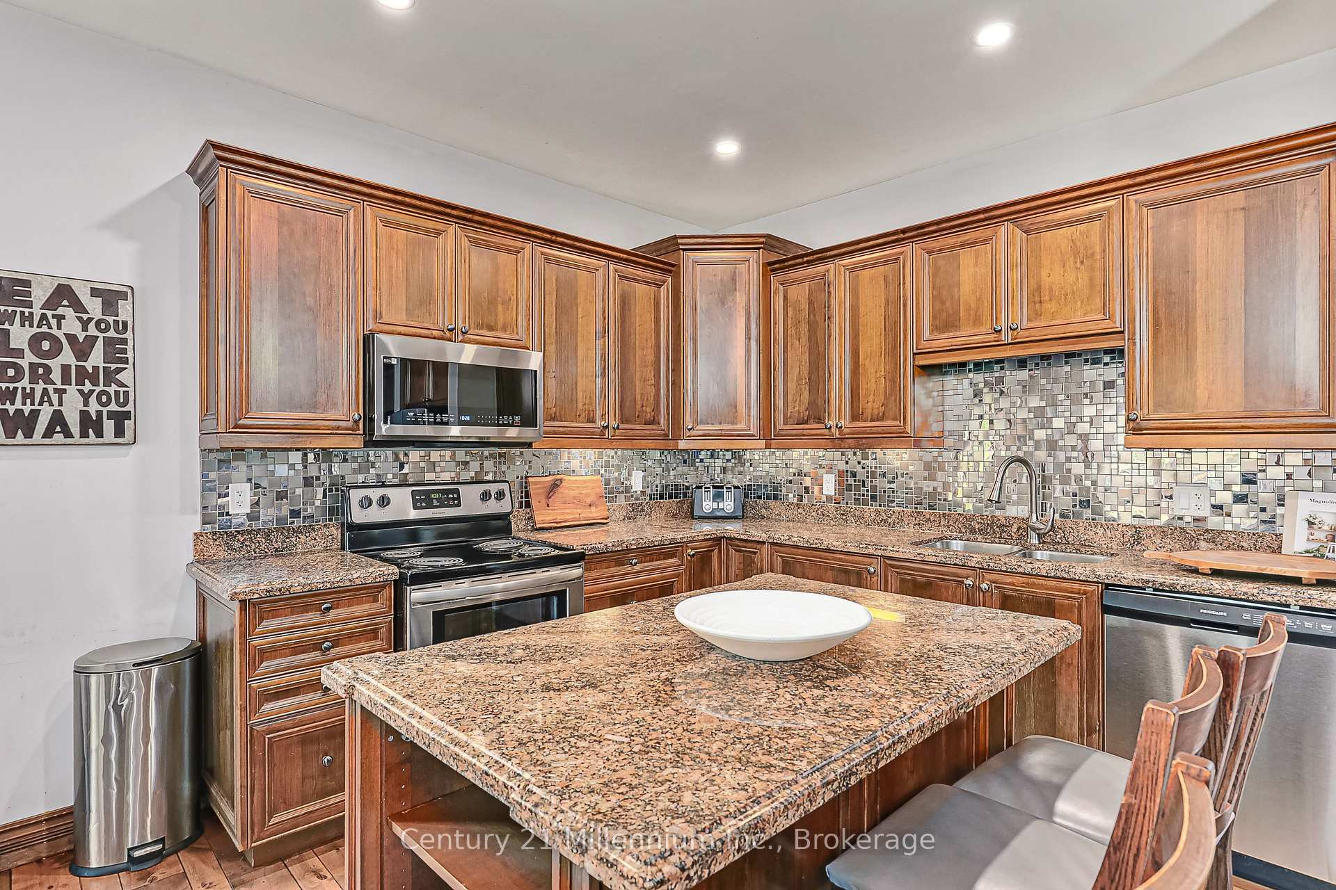 Photo 11 of 191 Brooker Boulevard, Blue Mountains — HOMEH