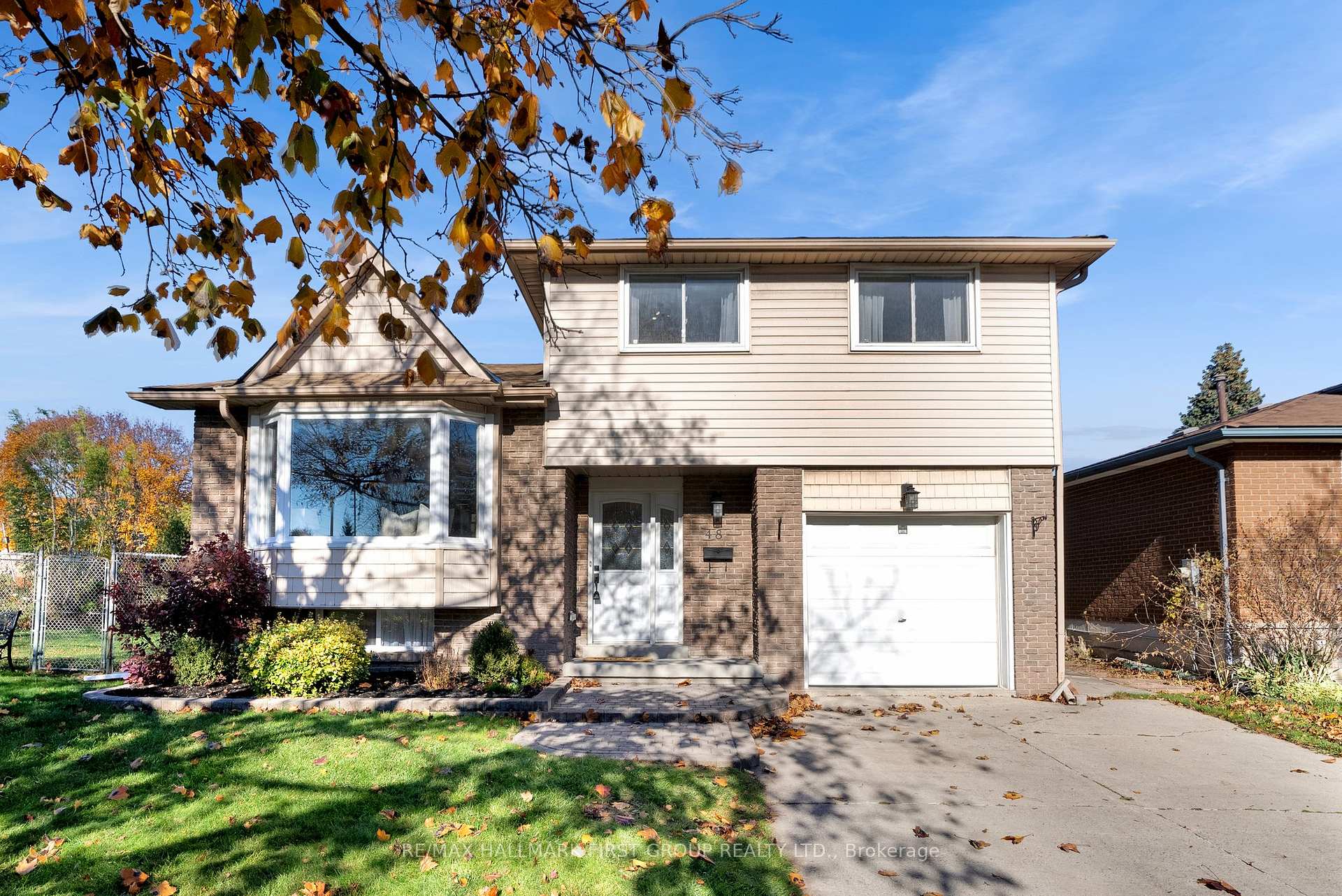 Photo 1 of 48 Spry Avenue, Clarington, Bowmanville — HOMEH