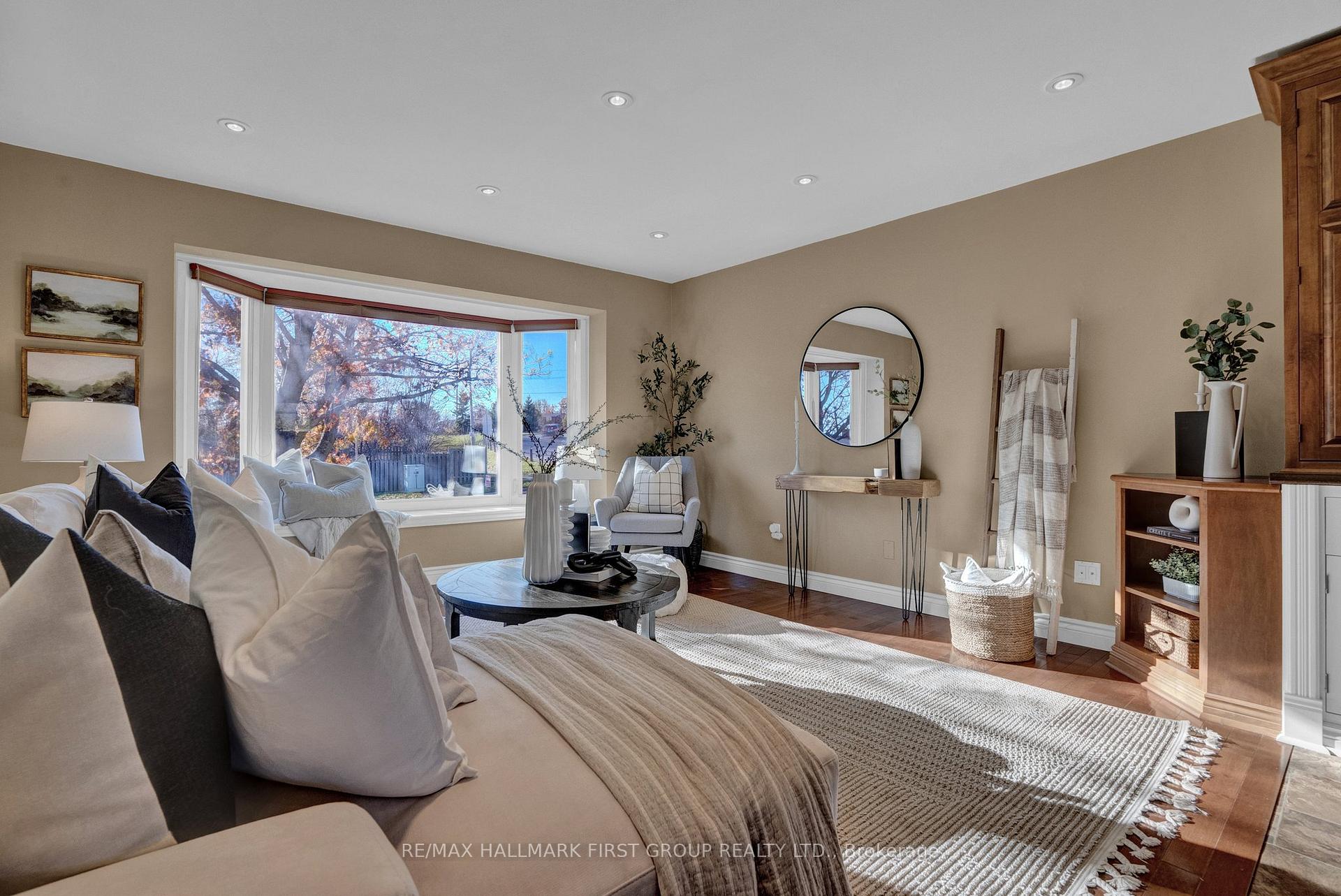 Photo 5 of 48 Spry Avenue, Clarington, Bowmanville — HOMEH