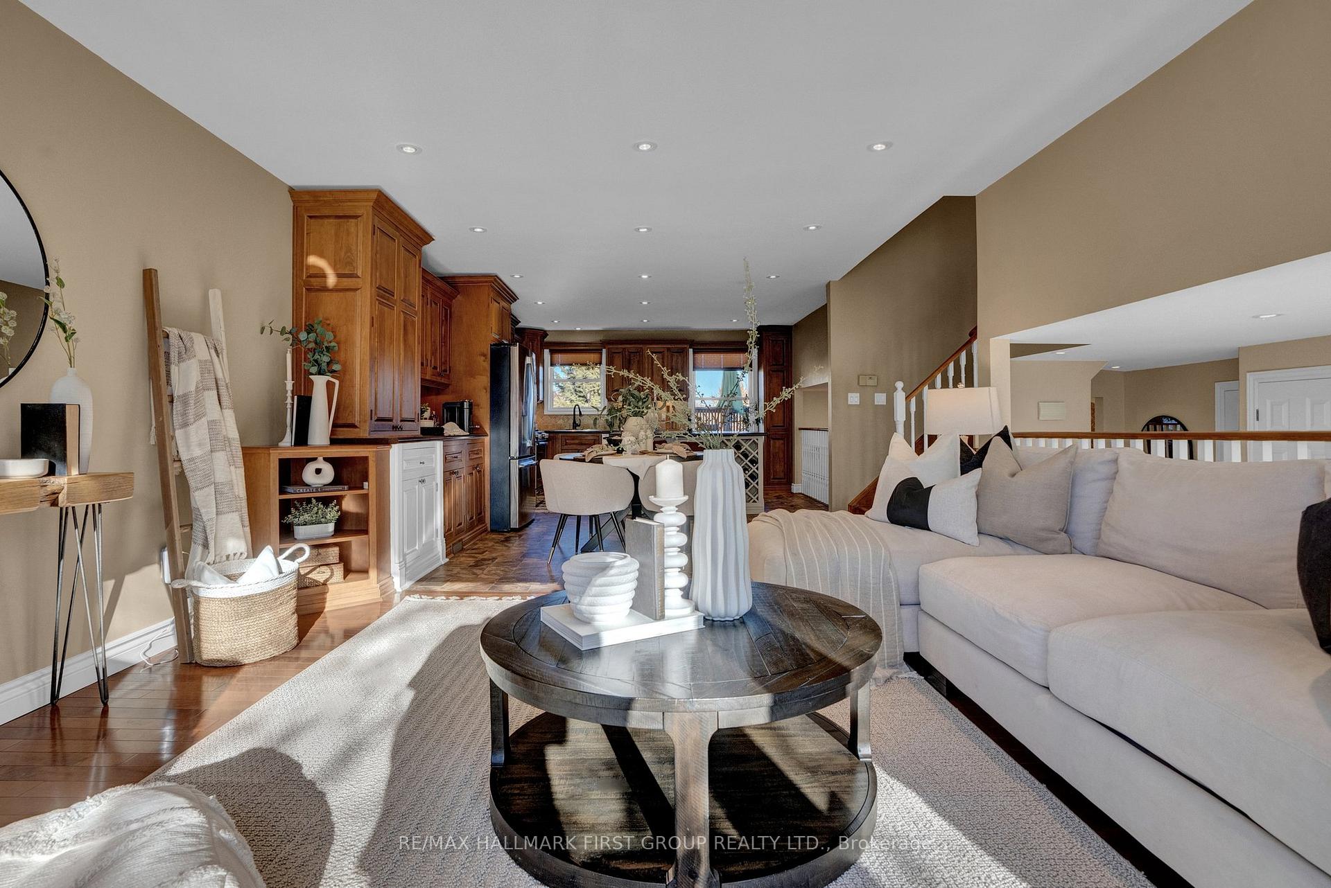 Photo 8 of 48 Spry Avenue, Clarington, Bowmanville — HOMEH