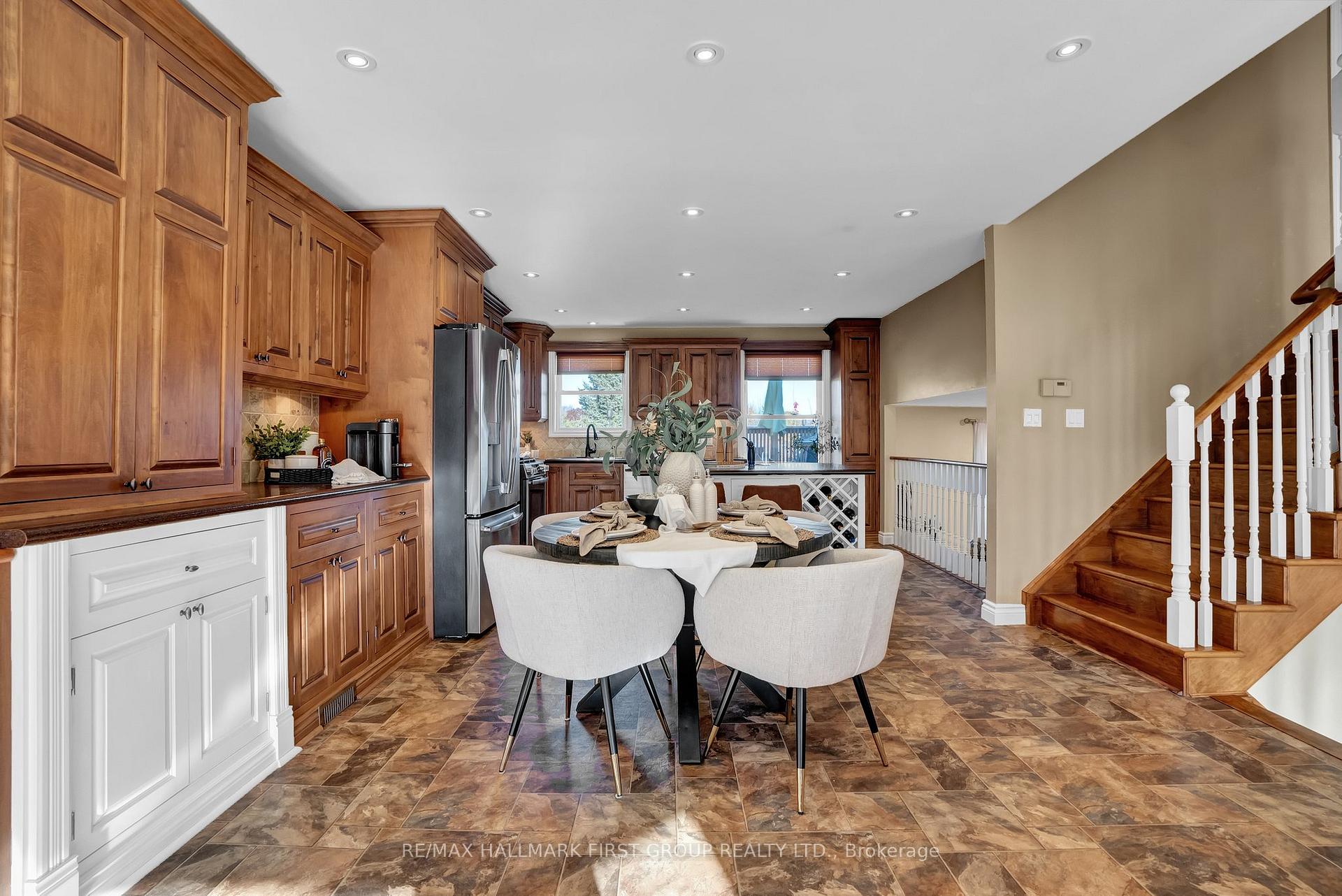 Photo 9 of 48 Spry Avenue, Clarington, Bowmanville — HOMEH