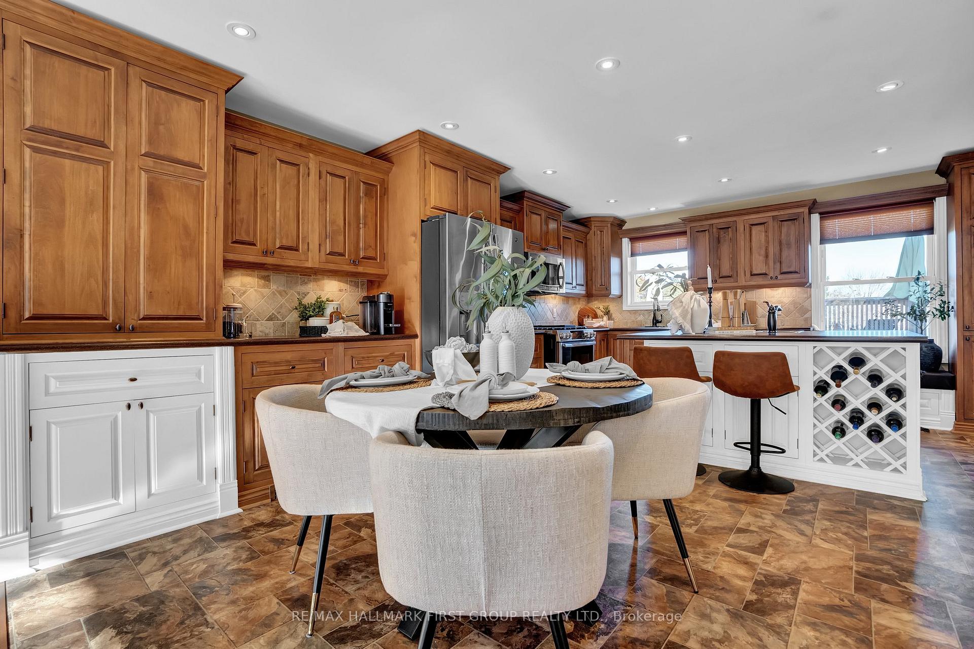 Photo 10 of 48 Spry Avenue, Clarington, Bowmanville — HOMEH