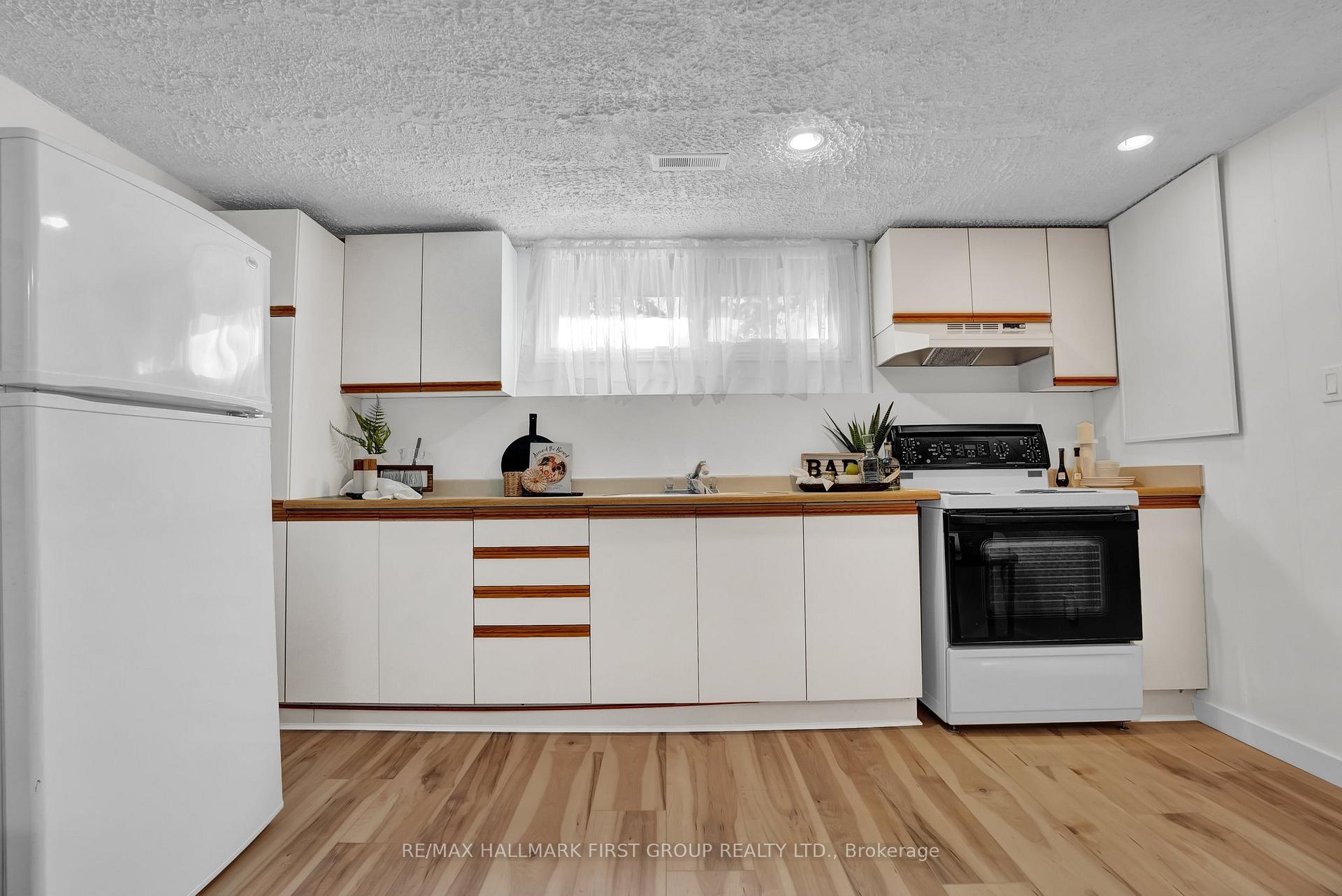 Photo 33 of 48 Spry Avenue, Clarington, Bowmanville — HOMEH