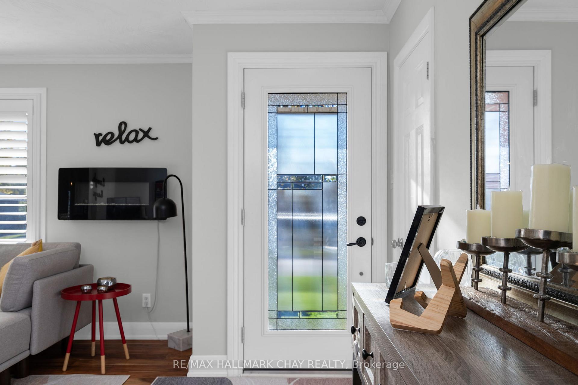 Photo 3 of 15 Bothwell Crescent, Barrie, Wellington — HOMEH