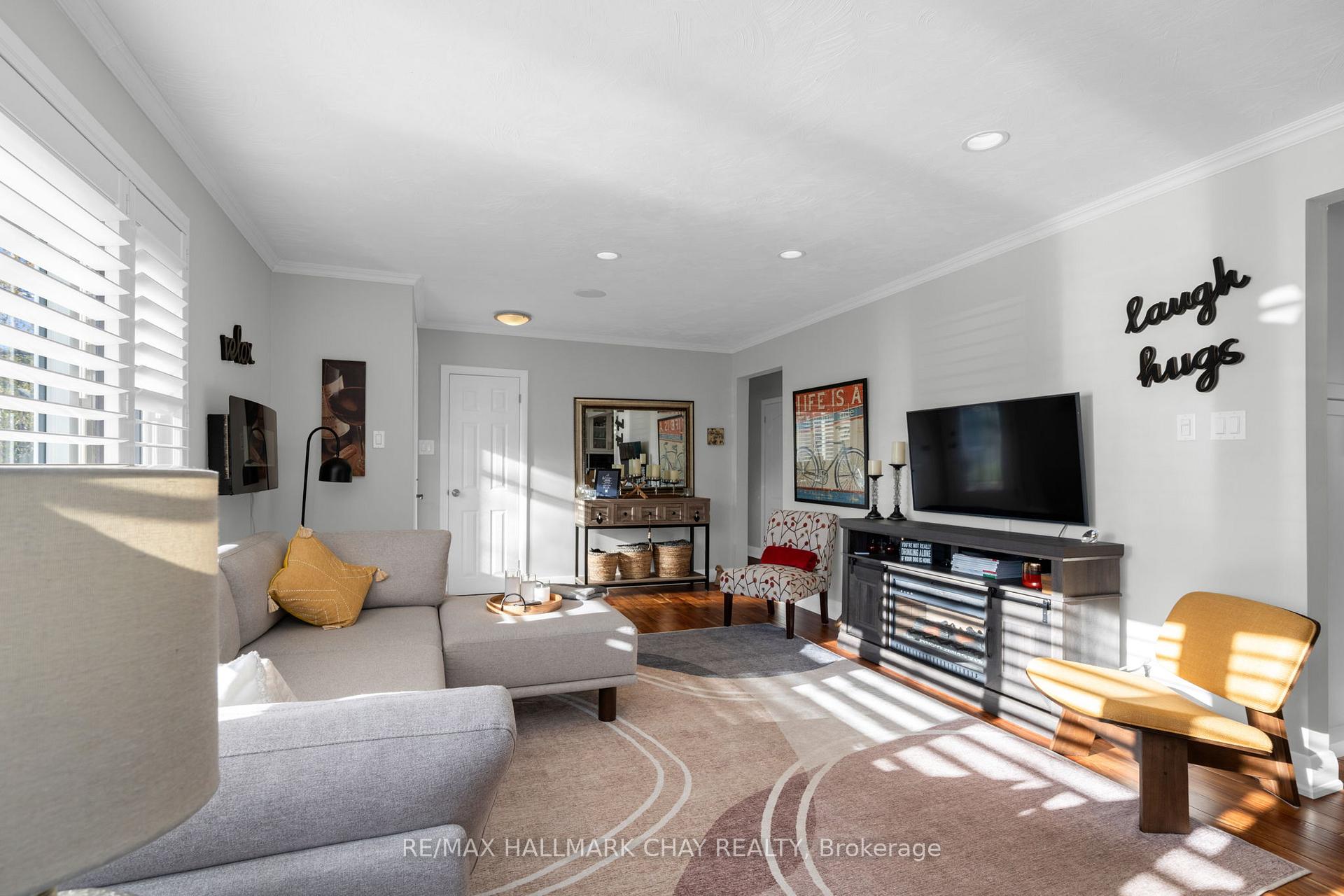 Photo 10 of 15 Bothwell Crescent, Barrie, Wellington — HOMEH