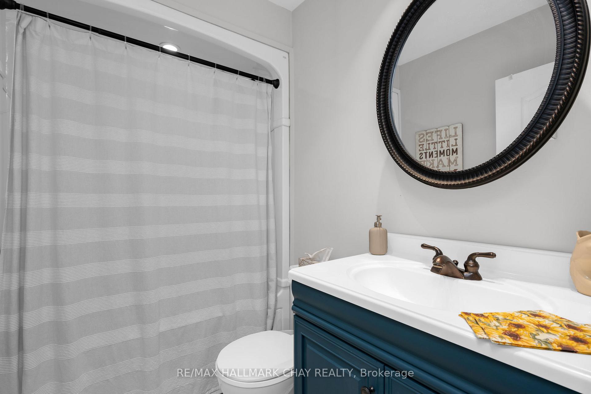 Photo 12 of 15 Bothwell Crescent, Barrie, Wellington — HOMEH
