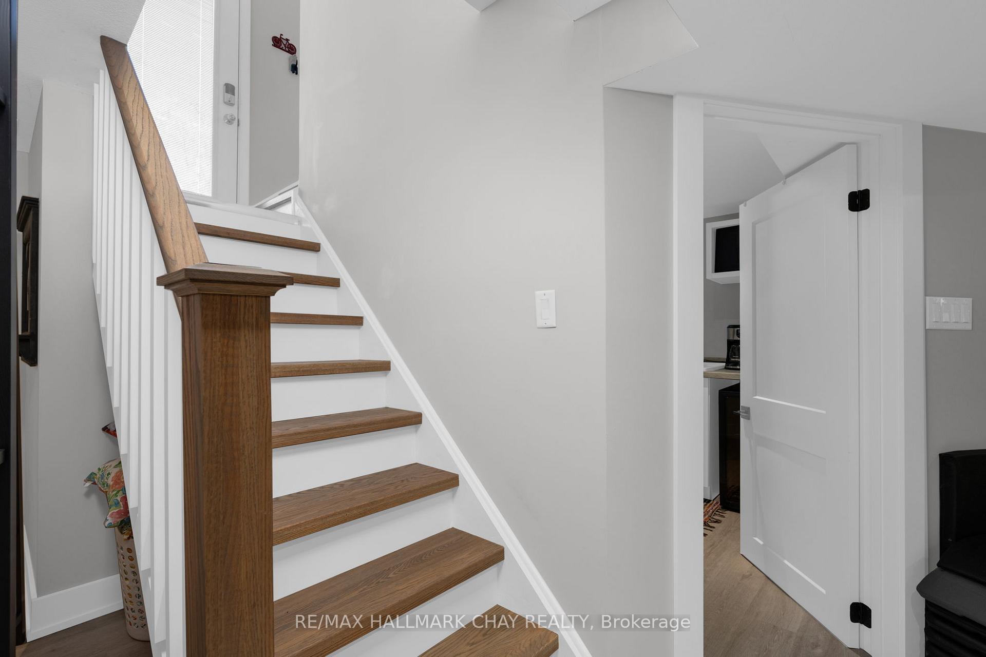 Photo 16 of 15 Bothwell Crescent, Barrie, Wellington — HOMEH