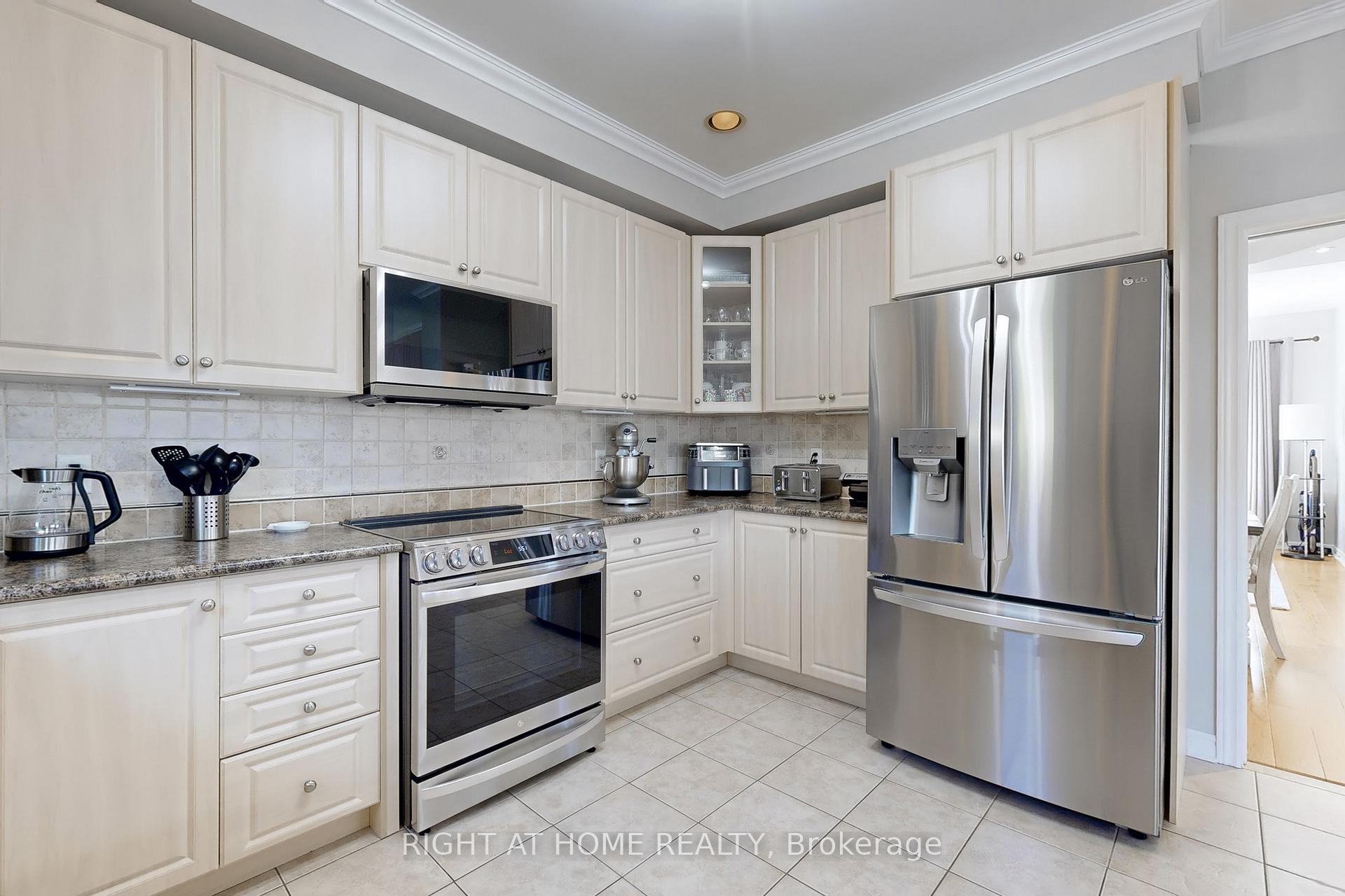 Photo 7 of 418 Mapleton Avenue, Barrie, Ardagh — HOMEH