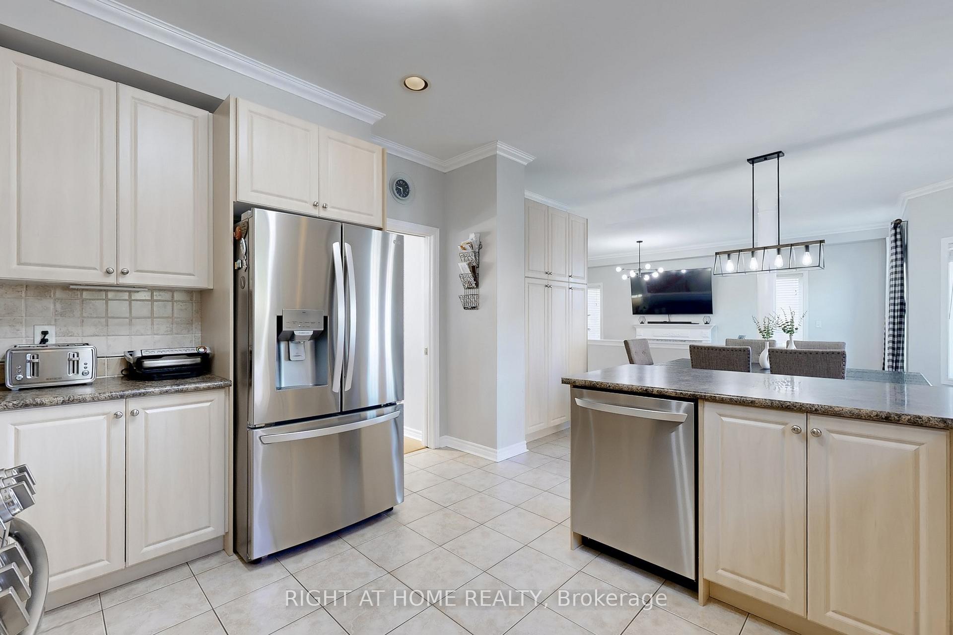 Photo 8 of 418 Mapleton Avenue, Barrie, Ardagh — HOMEH