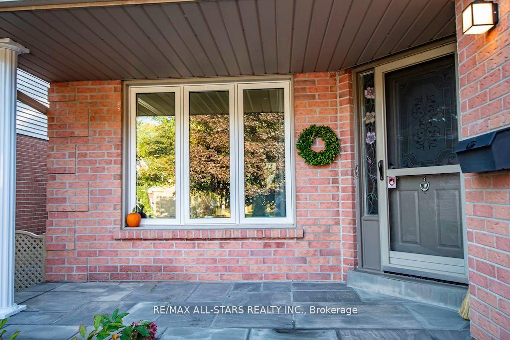 Photo 3 of 180 Sandringham Drive, Clarington, Courtice — HOMEH