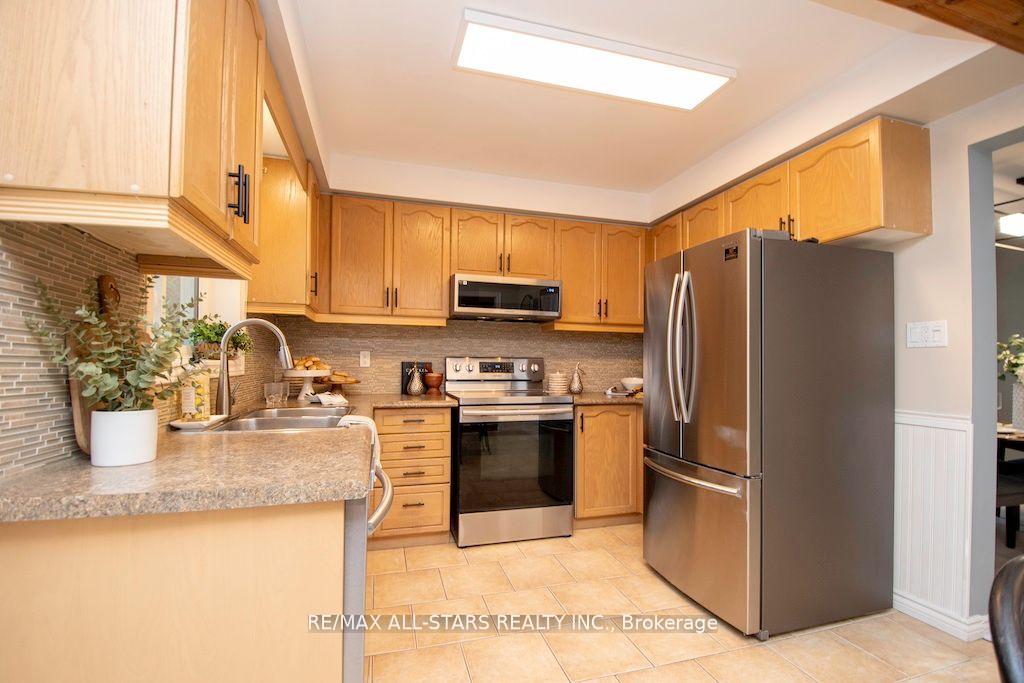 Photo 17 of 180 Sandringham Drive, Clarington, Courtice — HOMEH