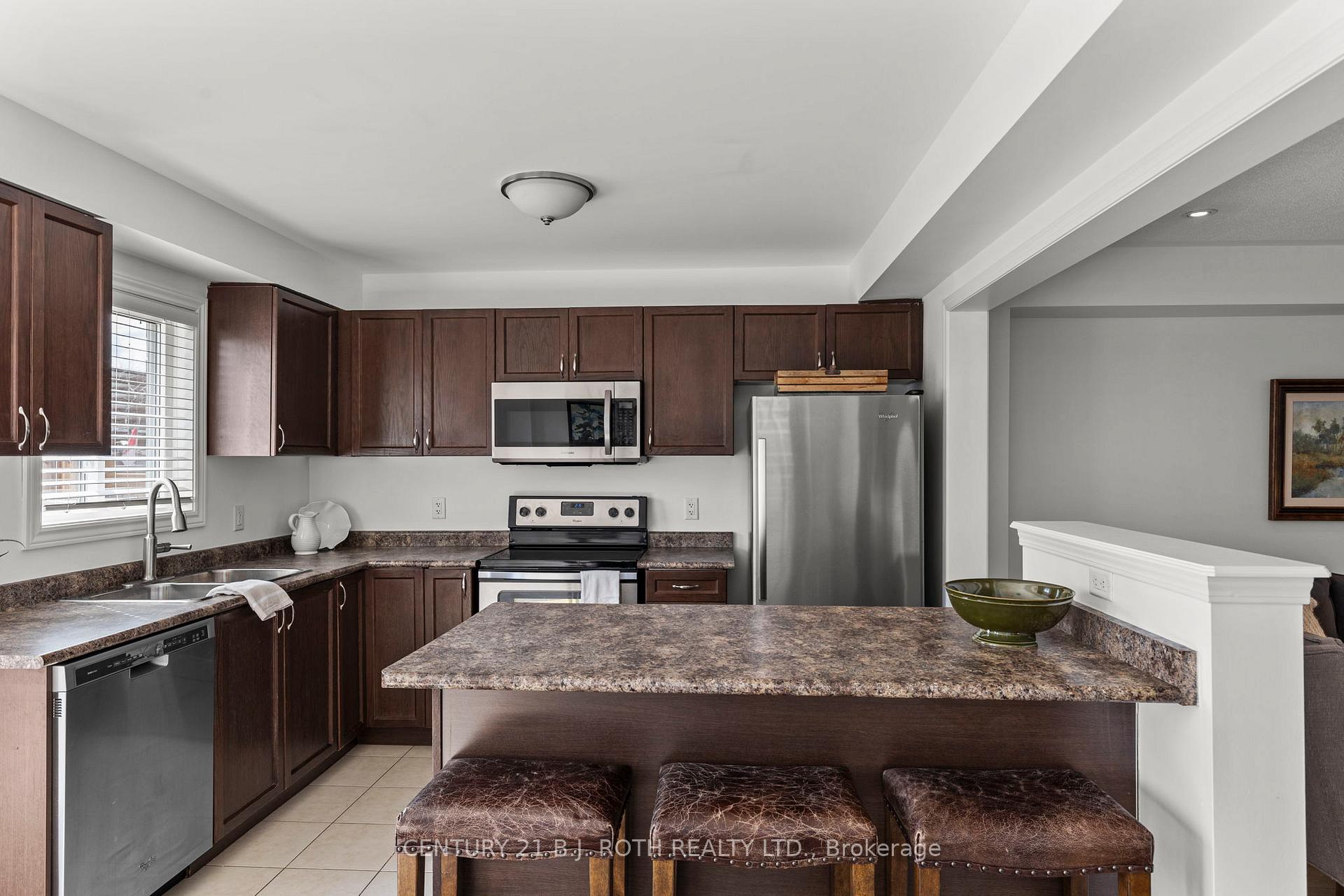 Photo 12 of 114 Majesty Boulevard, Barrie, Innis-Shore — HOMEH