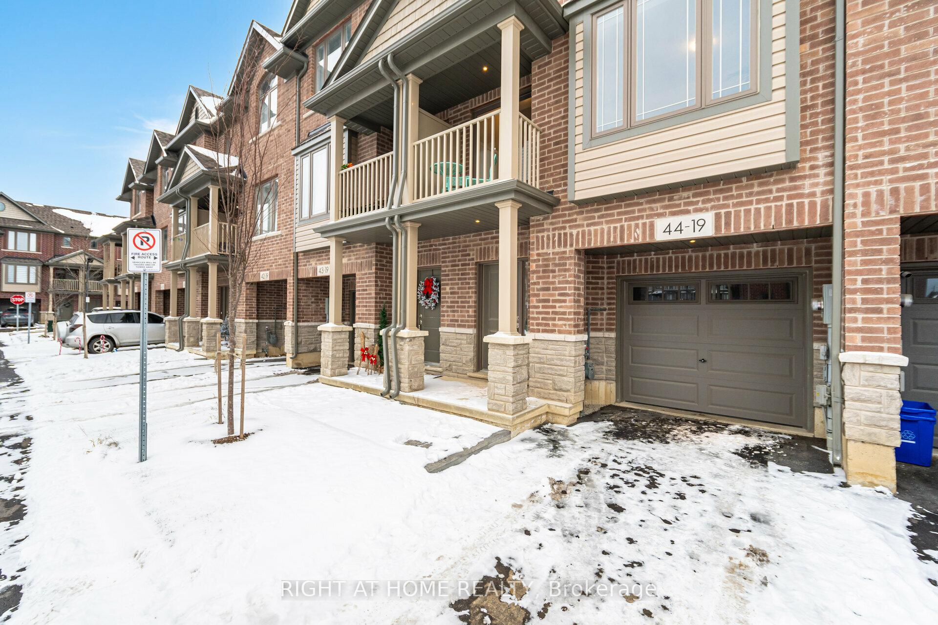 Photo 3 of Unit 44, 19 Picardy Drive, Hamilton, Stoney Creek Mountain — HOMEH
