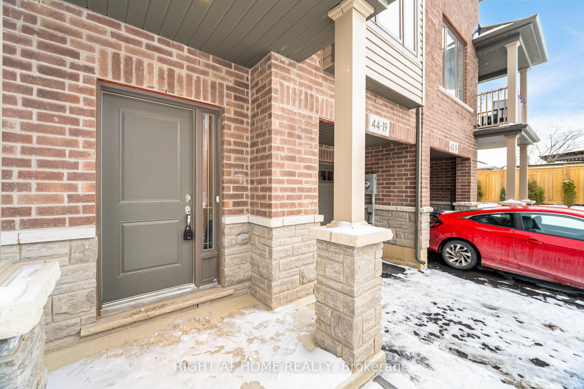Photo 4 of Unit 44, 19 Picardy Drive, Hamilton, Stoney Creek Mountain — HOMEH