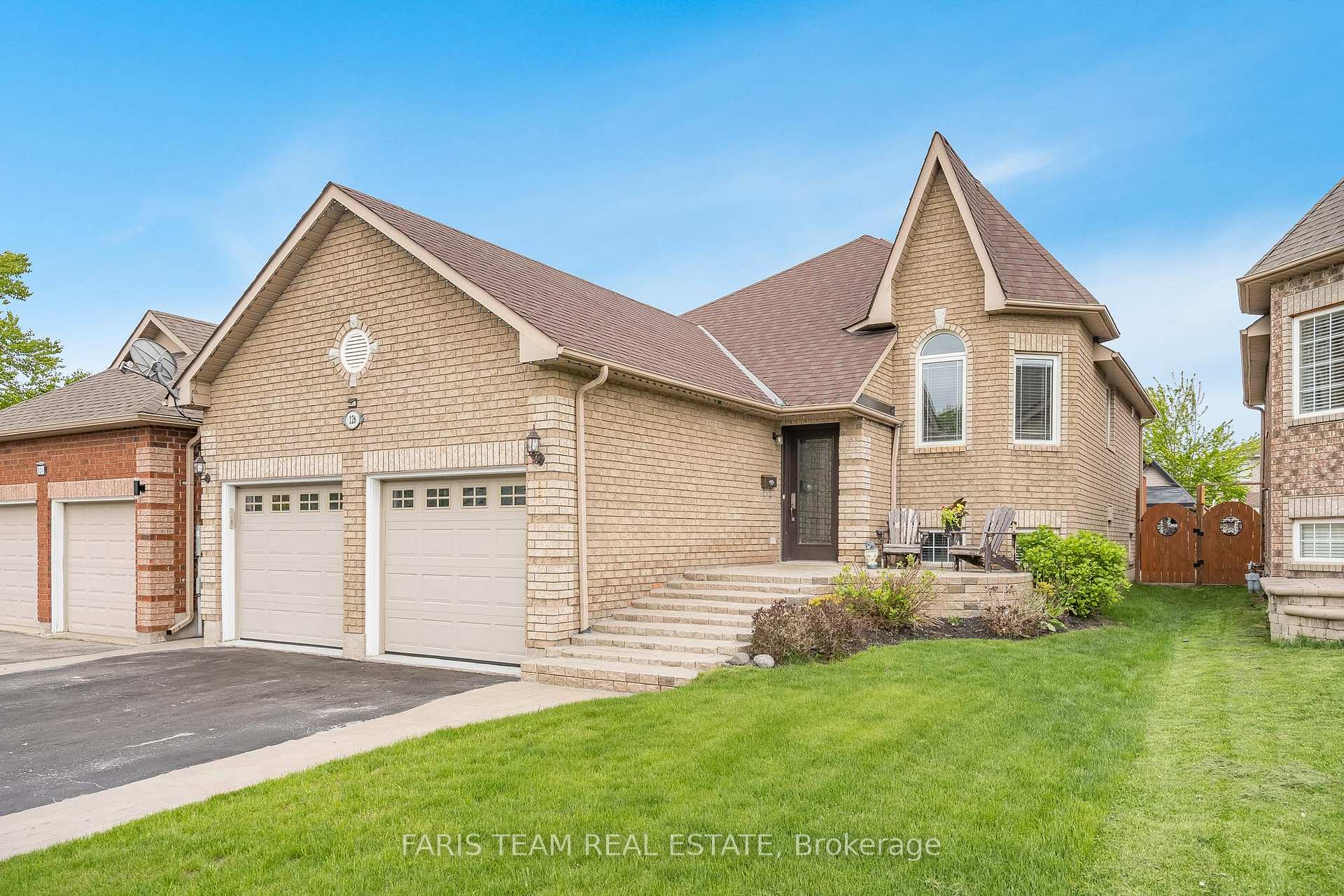 Photo 2 of 126 Hanmer Street E, Barrie, East Bayfield — HOMEH