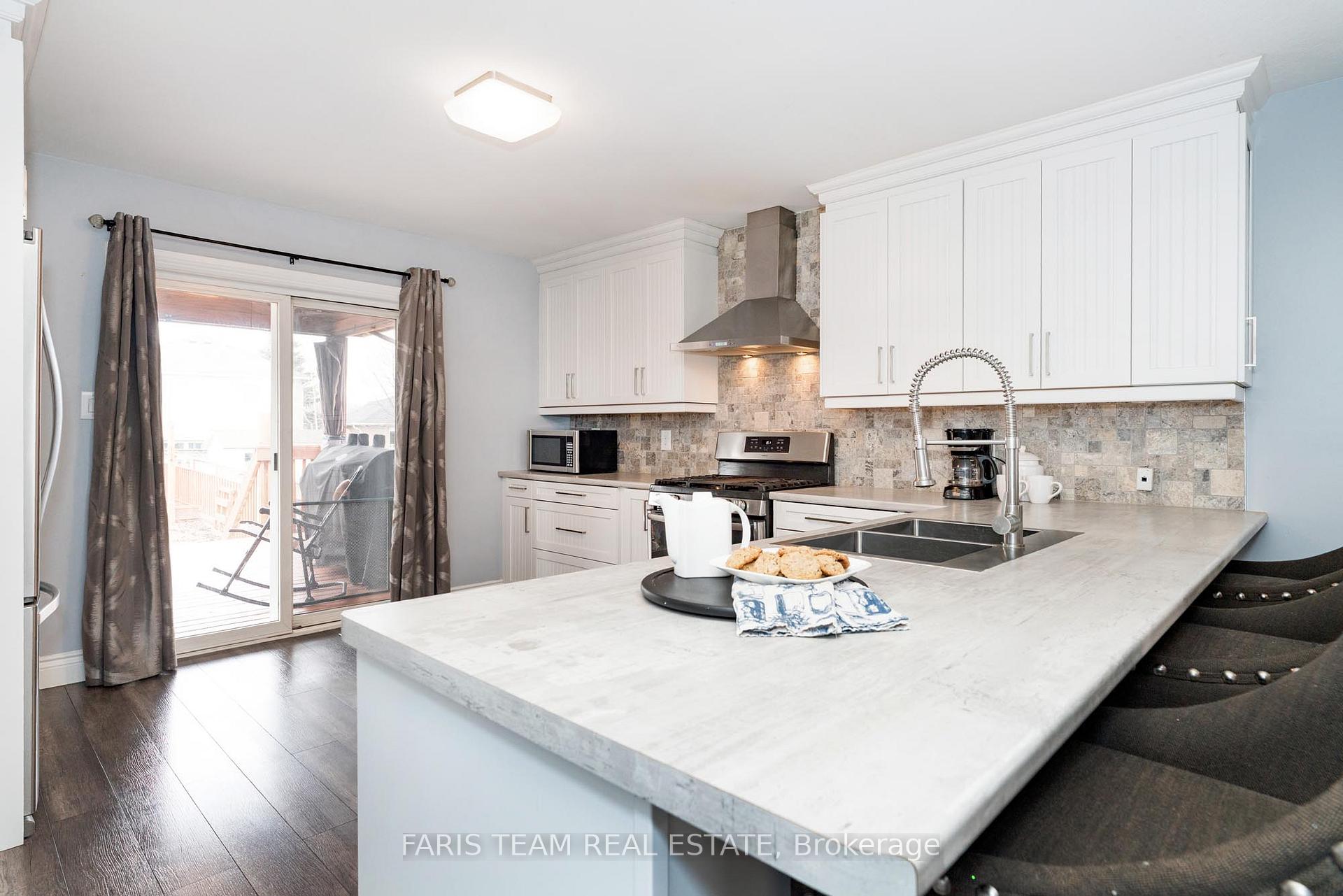 Photo 6 of 126 Hanmer Street E, Barrie, East Bayfield — HOMEH