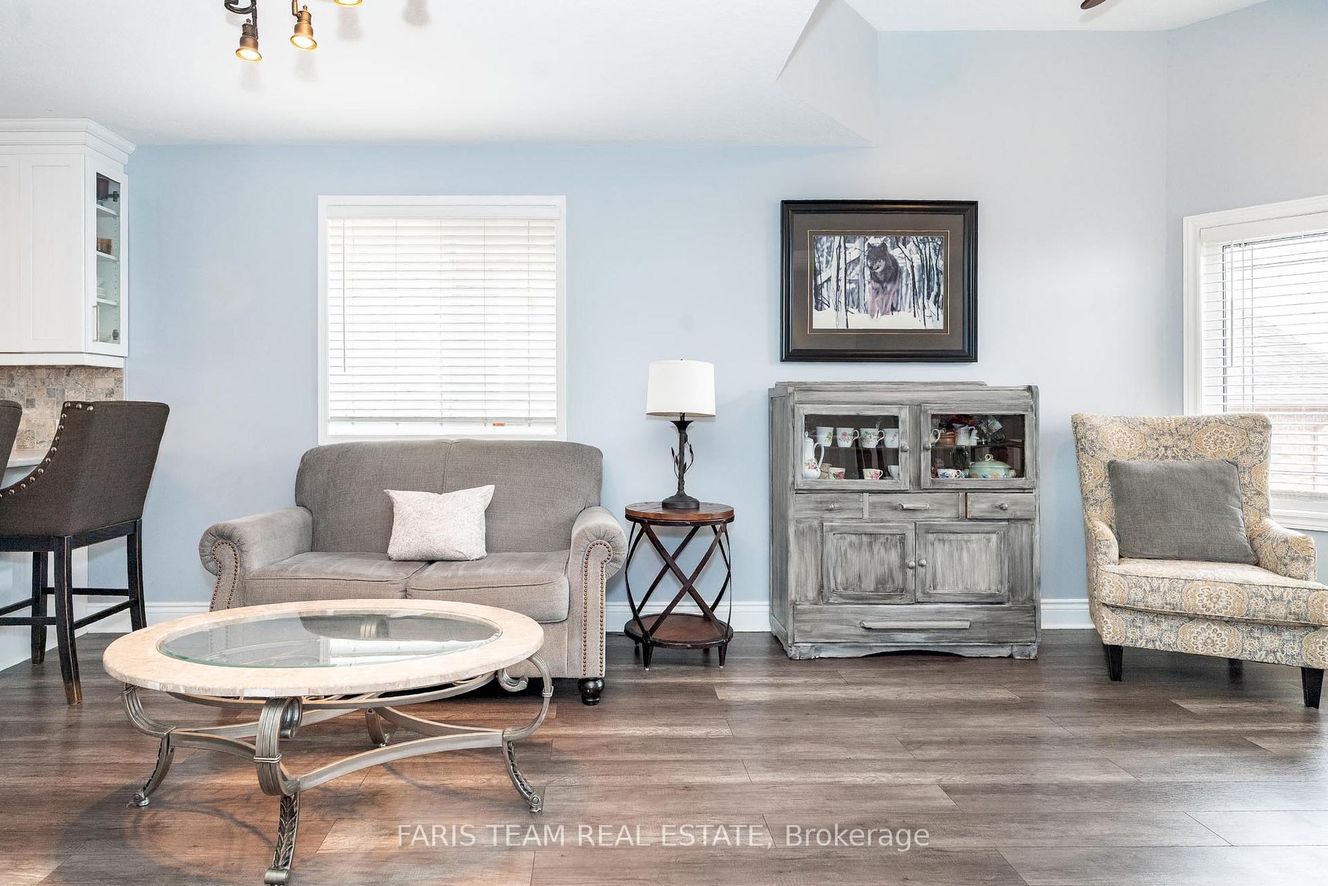Photo 11 of 126 Hanmer Street E, Barrie, East Bayfield — HOMEH