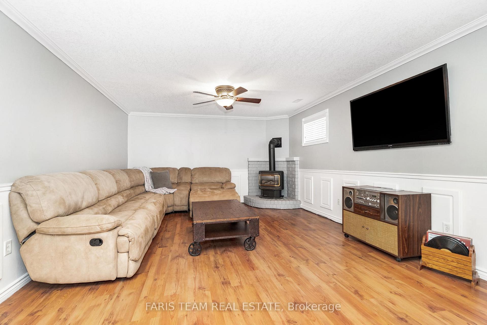 Photo 18 of 126 Hanmer Street E, Barrie, East Bayfield — HOMEH