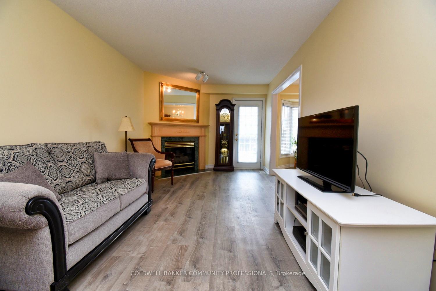 Photo 10 of 151 Dicenzo Drive, Hamilton, Ryckmans — HOMEH