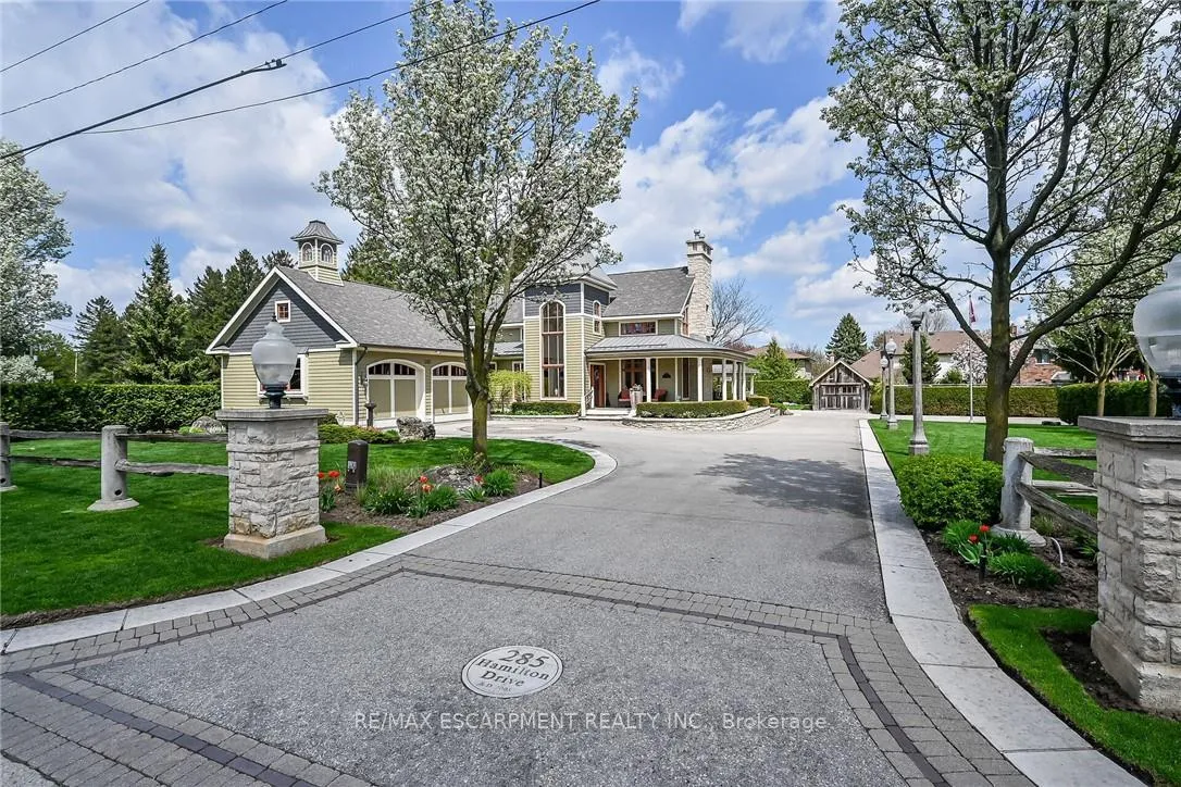 Photo 3 of 285 Hamilton Drive, Hamilton, Ancaster — HOMEH