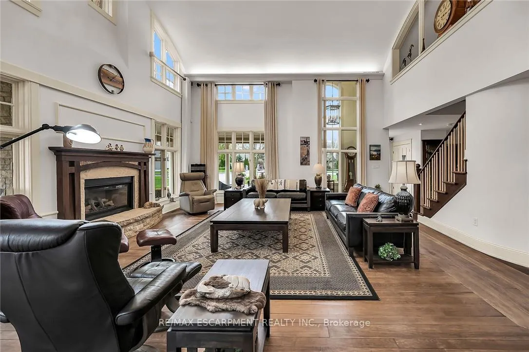Photo 7 of 285 Hamilton Drive, Hamilton, Ancaster — HOMEH