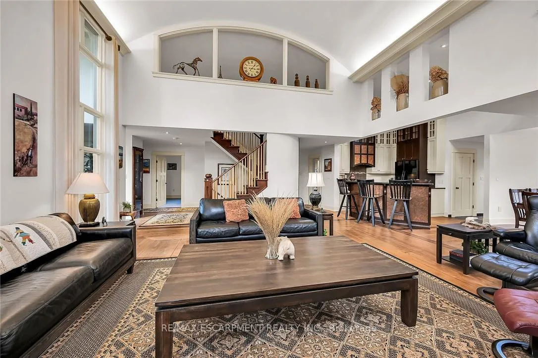 Photo 8 of 285 Hamilton Drive, Hamilton, Ancaster — HOMEH
