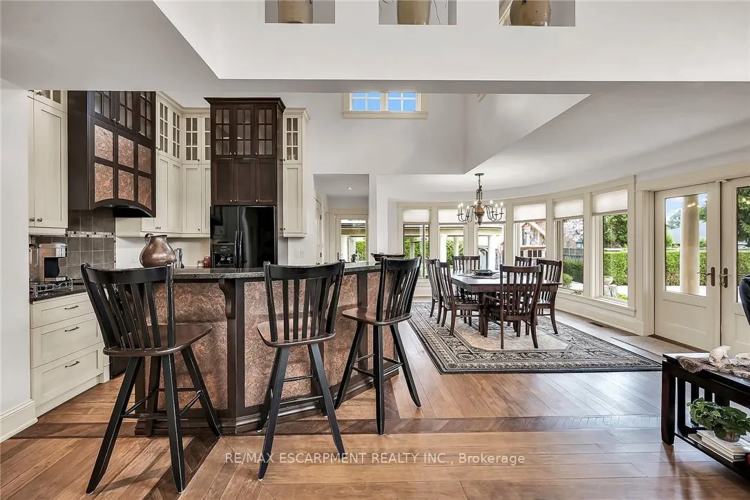 Photo 10 of 285 Hamilton Drive, Hamilton, Ancaster — HOMEH