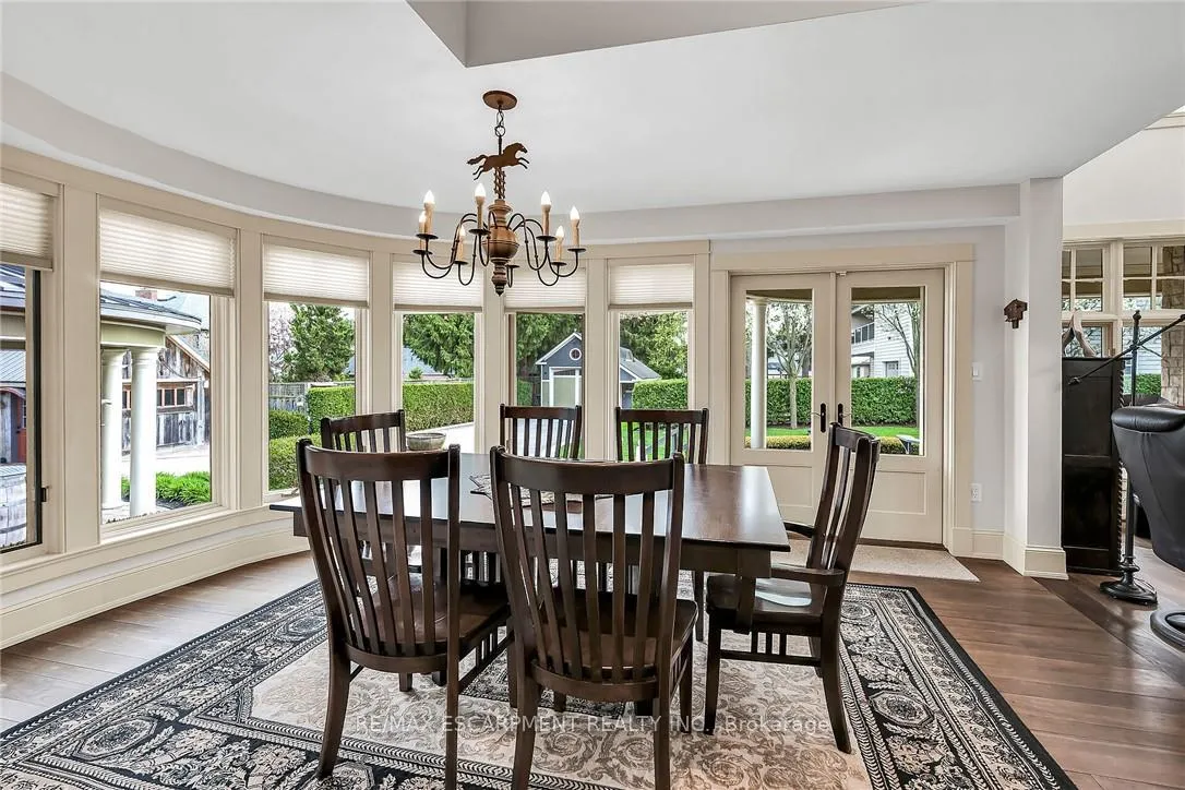 Photo 11 of 285 Hamilton Drive, Hamilton, Ancaster — HOMEH