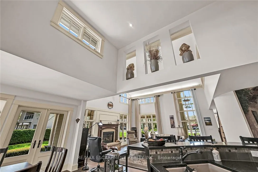 Photo 15 of 285 Hamilton Drive, Hamilton, Ancaster — HOMEH