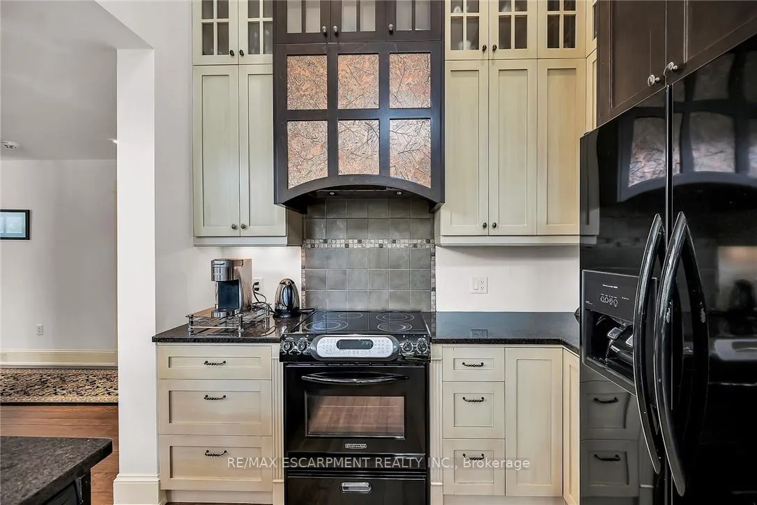 Photo 16 of 285 Hamilton Drive, Hamilton, Ancaster — HOMEH