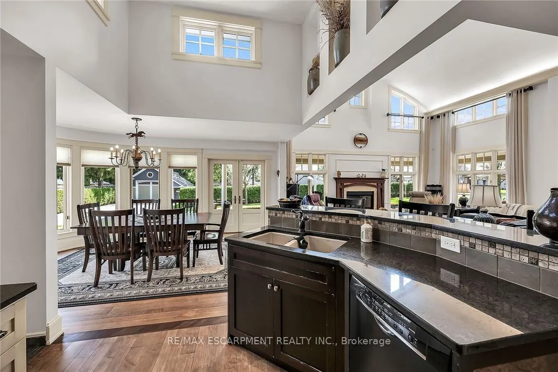 Photo 17 of 285 Hamilton Drive, Hamilton, Ancaster — HOMEH