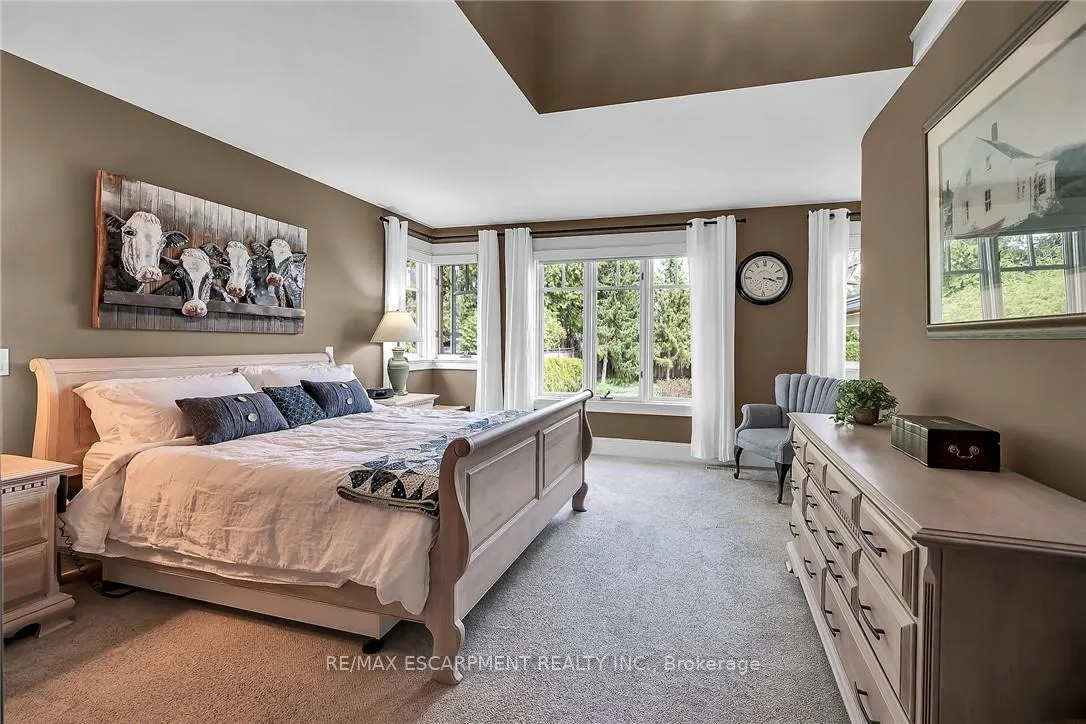 Photo 18 of 285 Hamilton Drive, Hamilton, Ancaster — HOMEH