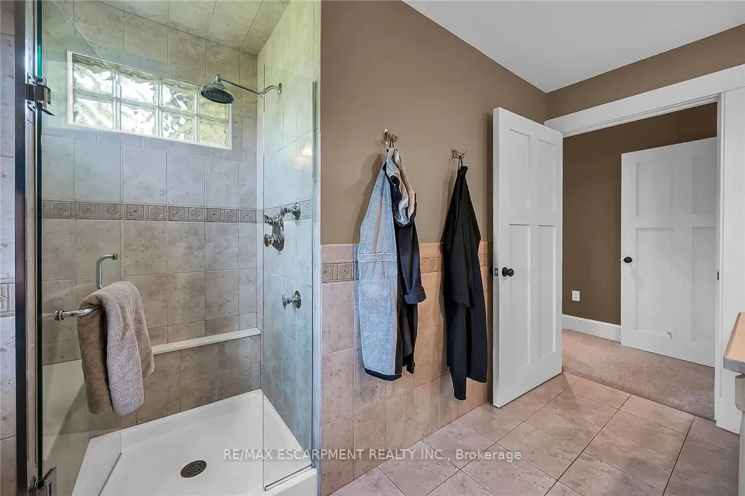 Photo 21 of 285 Hamilton Drive, Hamilton, Ancaster — HOMEH