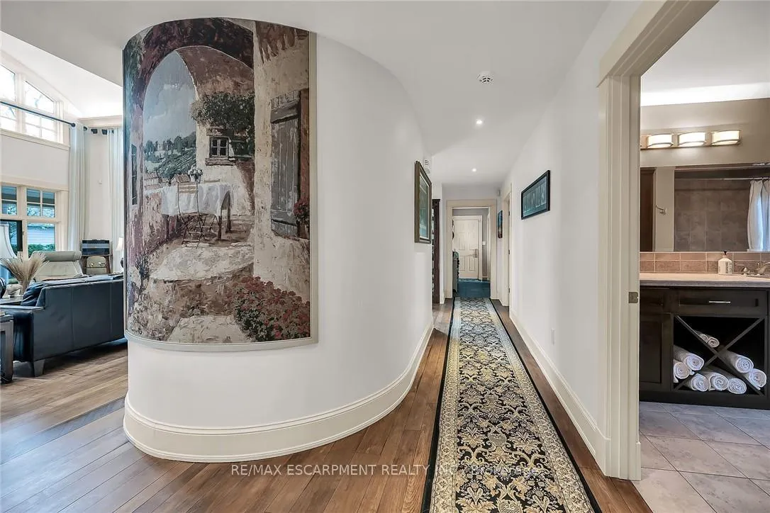 Photo 22 of 285 Hamilton Drive, Hamilton, Ancaster — HOMEH