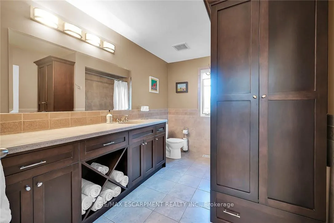 Photo 23 of 285 Hamilton Drive, Hamilton, Ancaster — HOMEH