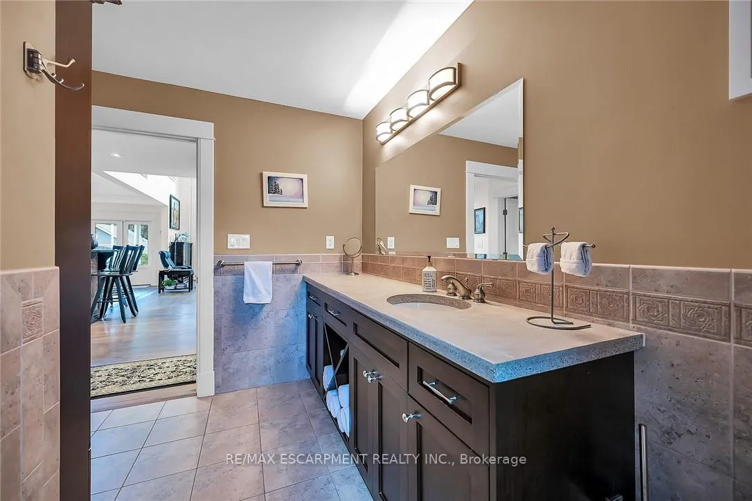 Photo 24 of 285 Hamilton Drive, Hamilton, Ancaster — HOMEH