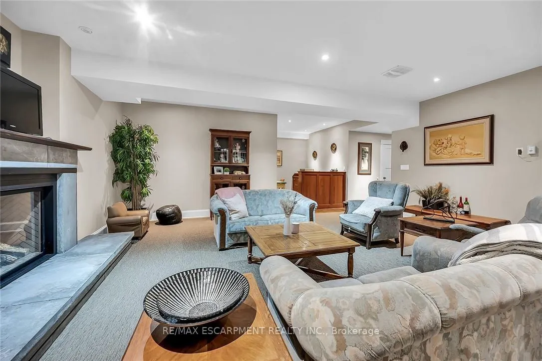Photo 31 of 285 Hamilton Drive, Hamilton, Ancaster — HOMEH