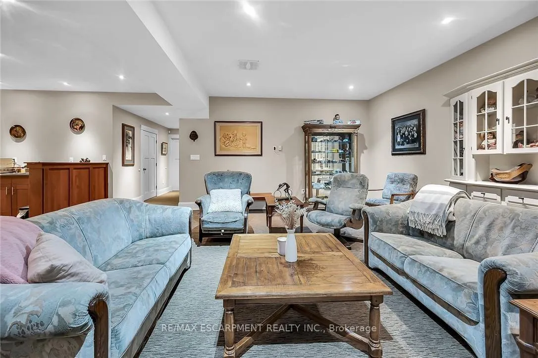 Photo 32 of 285 Hamilton Drive, Hamilton, Ancaster — HOMEH