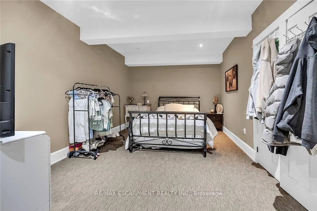Photo 35 of 285 Hamilton Drive, Hamilton, Ancaster — HOMEH