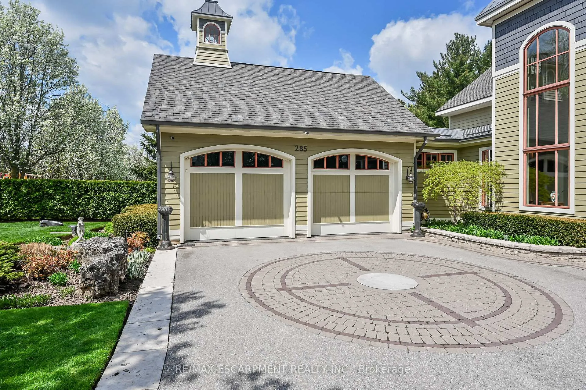 Photo 48 of 285 Hamilton Drive, Hamilton, Ancaster — HOMEH