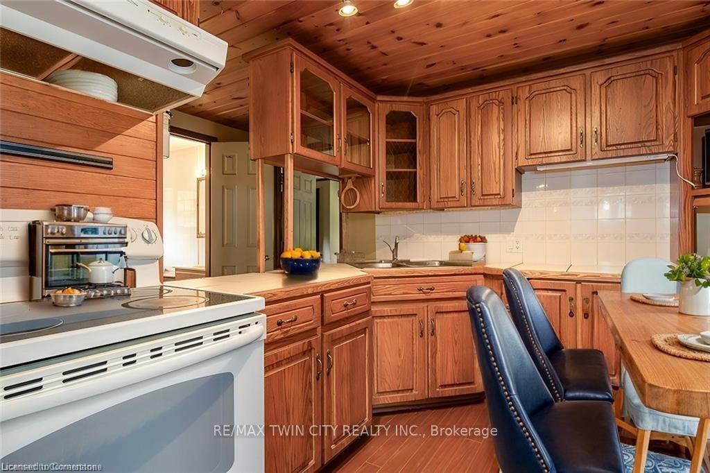 Photo 10 of 721 Stone Road E, Guelph, York/Watson Industrial Park — HOMEH